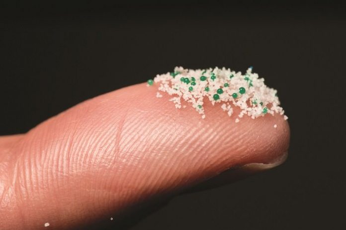 Product Shots of Microbeads and PlasticsProduktfotos von Mikroplastik und Plastik microbeads