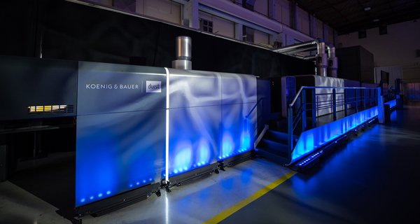 VariJET-Web600 Koenig & Bauer and Durst premiered the B1-size VariJET inkjet folding carton at Radebeul in mid-October 2021 Photo K&B Durst