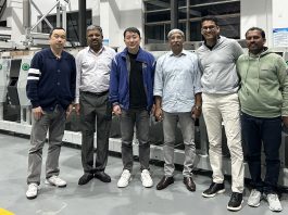 The teams of Citrus Packaging Solutions and Provin Digital with the Spande S7 8-color label press in Spande's Shanghai plant Citrus