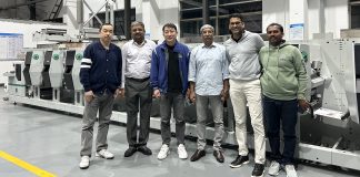 The teams of Citrus Packaging Solutions and Provin Digital with the Spande S7 8-color label press in Spande's Shanghai plant Citrus